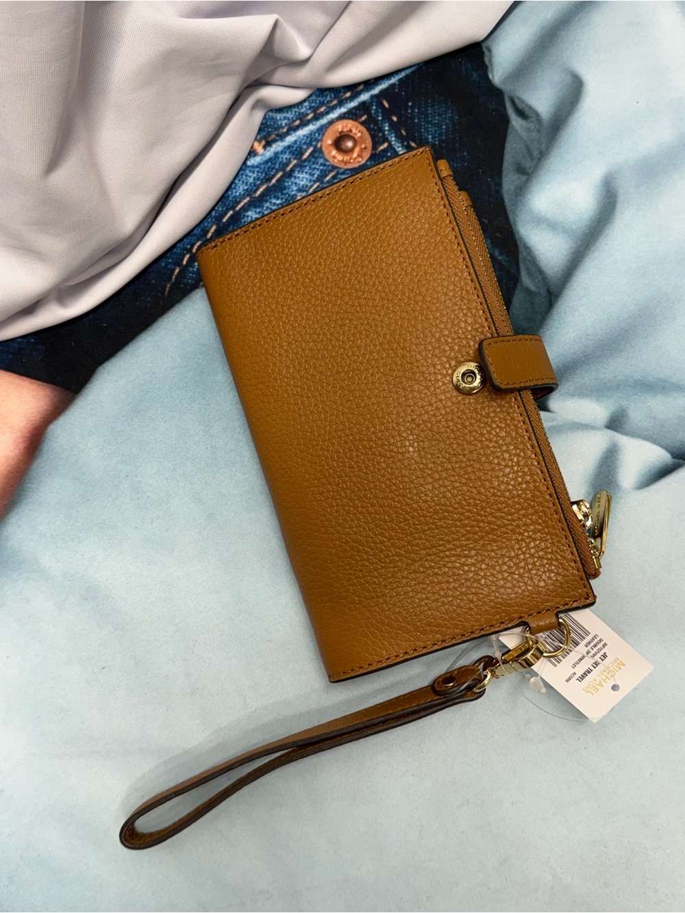 (new+tag) Michael Kors Pebbled Leather Brown Acorn Wristlet with Gold Hardware - Picture 9 of 9